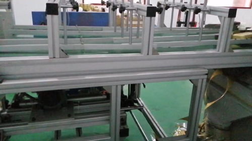 鋁箔餐盒生產(chǎn)廠家的精密機(jī)械生產(chǎn)線實(shí)拍
